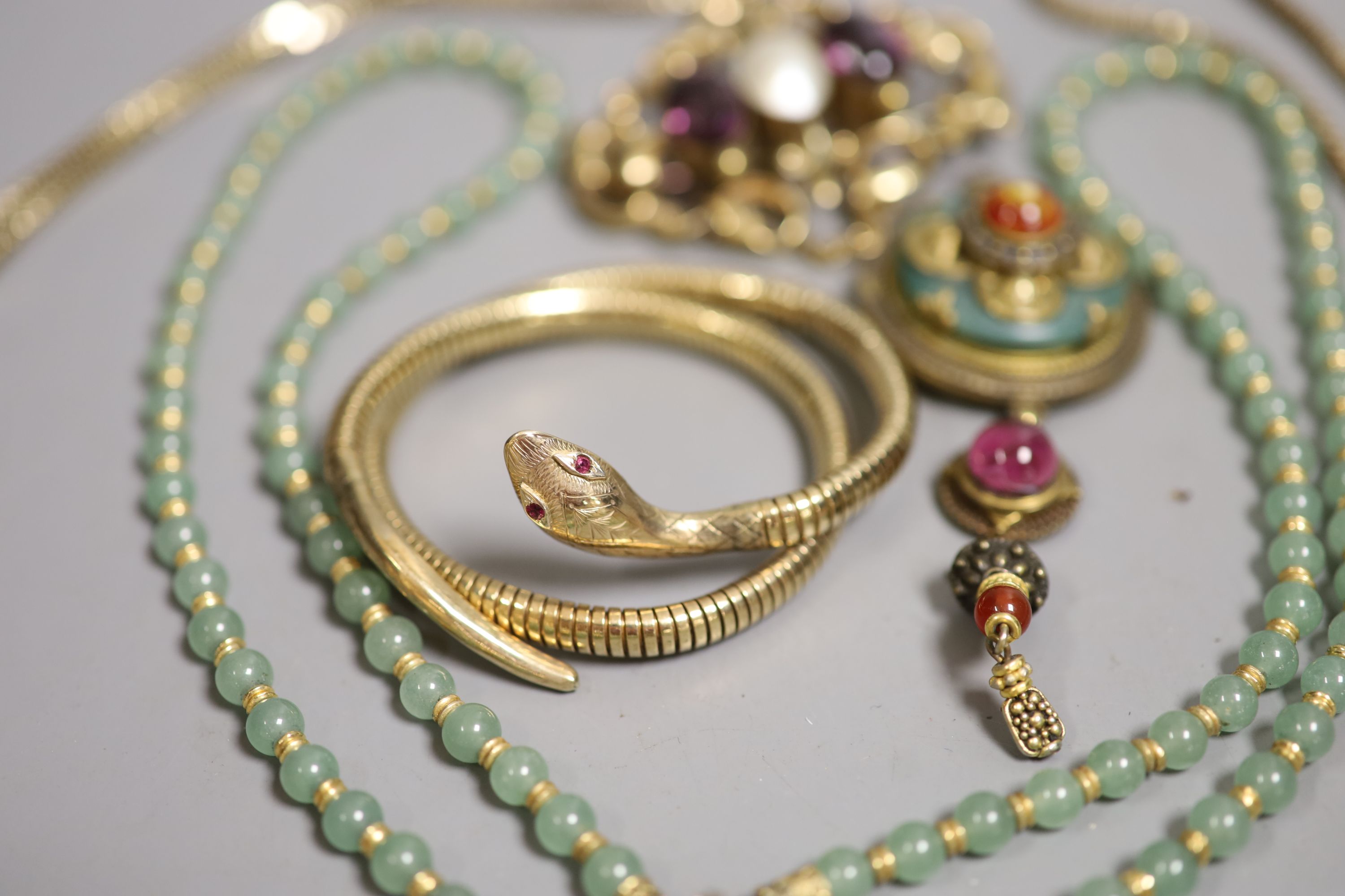 Mixed jewellery including a 9ct gold serpent bangle(a.f.) a pinchbeck guard chain, compass fob etc.